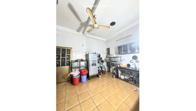 Bán nhà Phường Thủ Đức, đường Hồ Văn Tư, 110m2, 3 tầng, 4PN, sổ hồng, giá 5.7 tỷ. LH: 0933125879